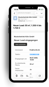 Smartphone-Ansicht einer E-Mail mit automatischer Preisschätzung von ProAngebot, inklusive Flächenangabe, Zusatzoptionen und Preisspanne.
